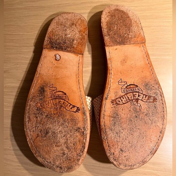 Freebird by Steven Golden Cream Leather Snake Embossed Slide Sandals Size 10 - Picture 5 of 10